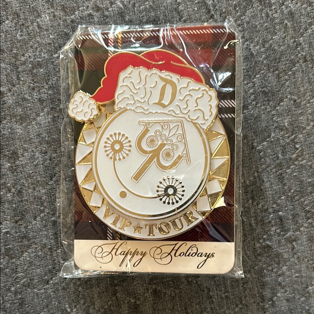 Disney VIP 2024 Tour Holiday Pin